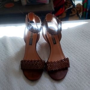 XOXO Sandals Wedged Out